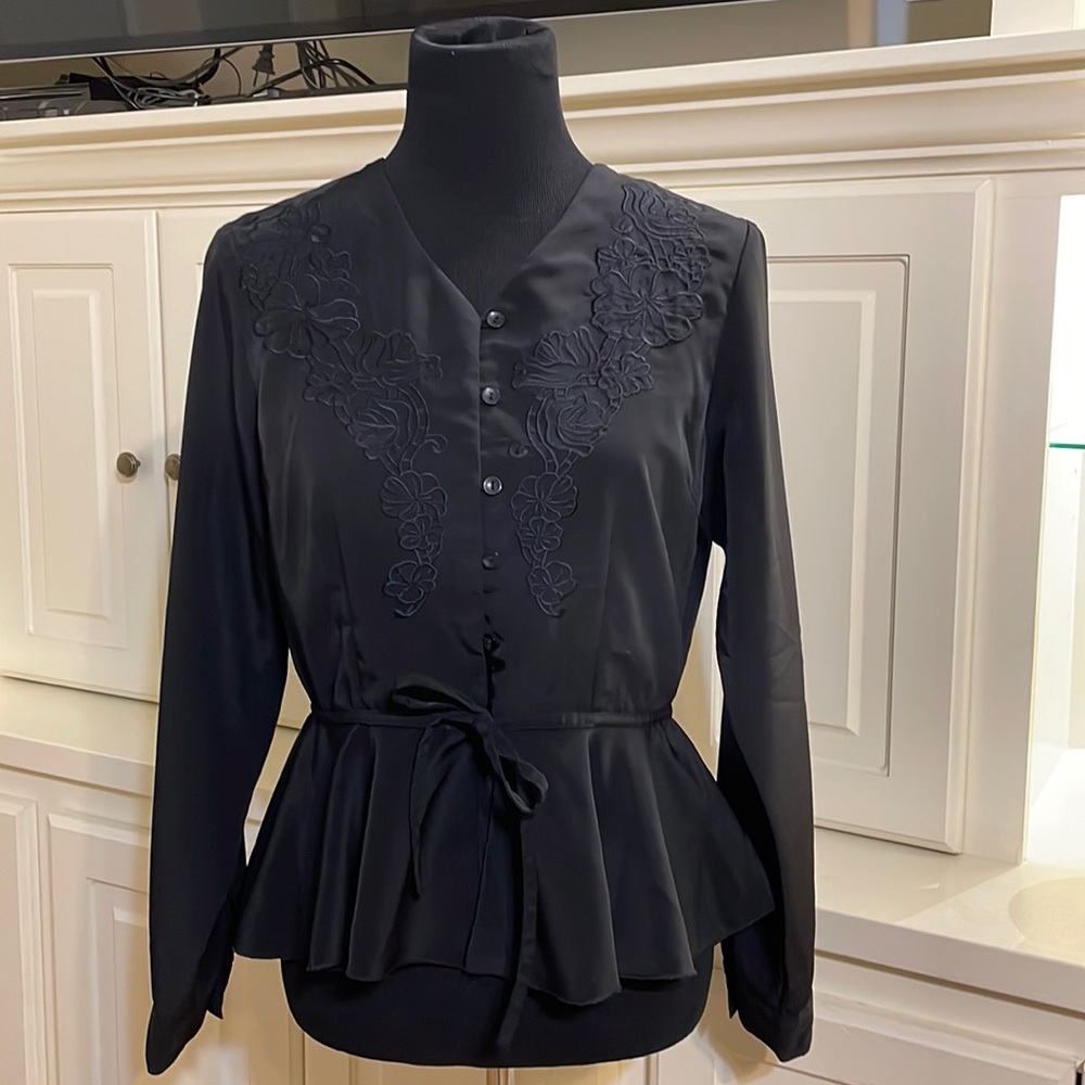 BEA CLASSICS black long sleeved blouse. Size 8. Detailed front. Vintage style.
